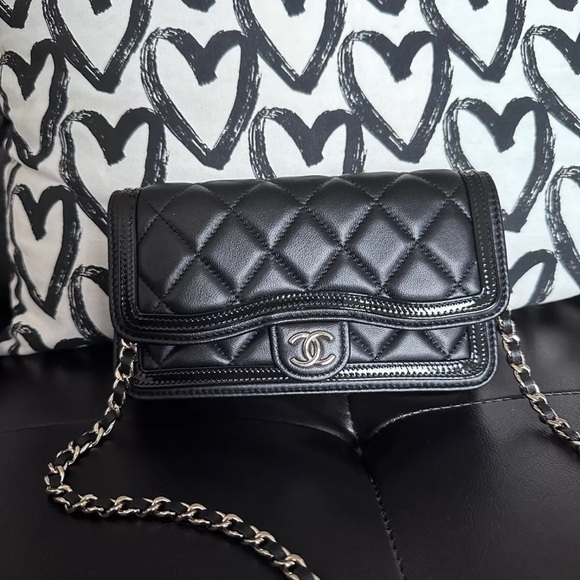 Chanel 23B black flap phone holder with light gold hardware - Picture 7 of 14